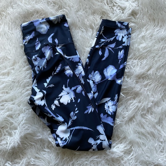 Athleta Water Flower‎ Salutation 7/8 Tight Leggings - Picture 3 of 9